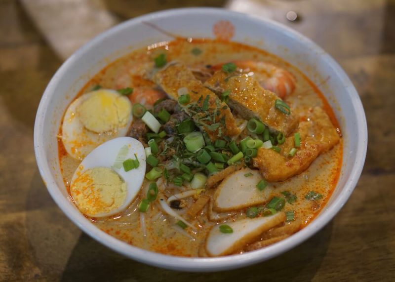 cheap food in singapore - laksa