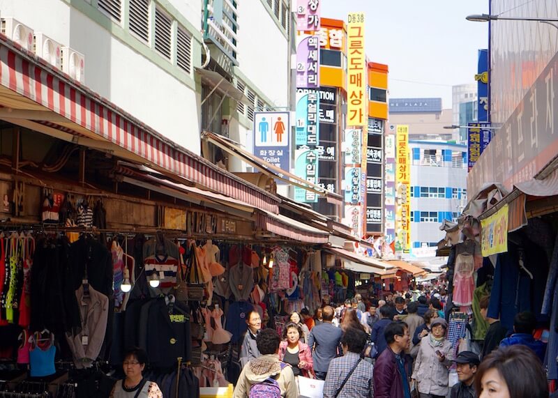 Namdaemun market in Seoul - busy alleys