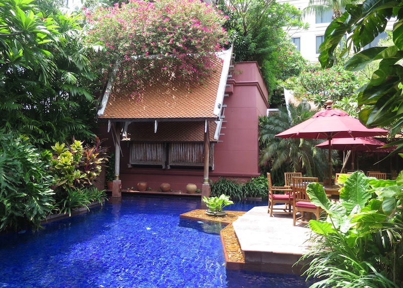 Sheraton Grande Sukhumvit, A Blissful Stay In Bangkok | Are you looking for a luxury stay in the heart of Bangkok? Read more about this beautiful hotel with a fabulous pool. It's like staying on a resort in the heart of Bangkok