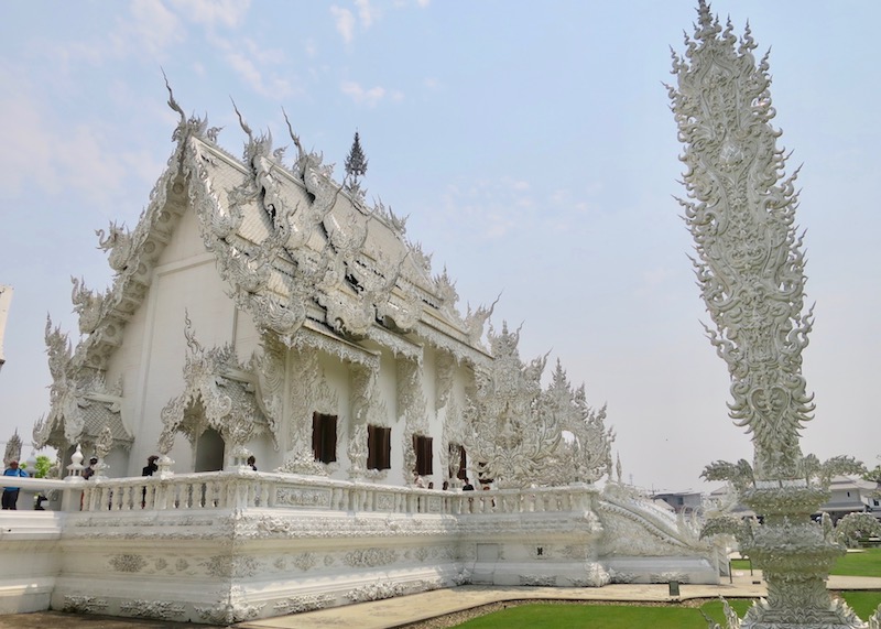 Wat Rong Khun White Temple In Chiang Rai – obosot back