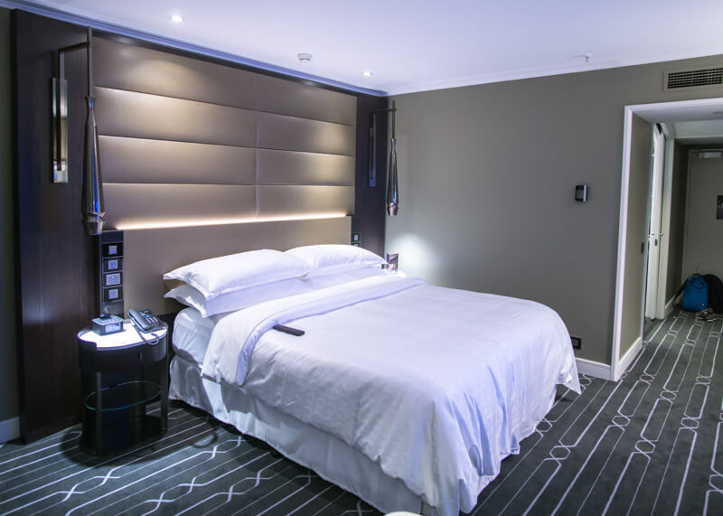 sheraton on the park sydney review - bed