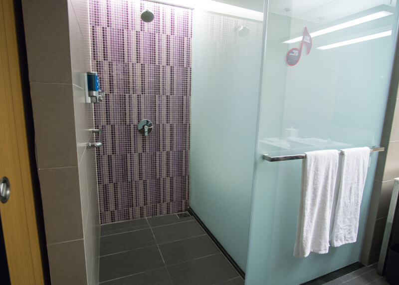 Hotel Aloft KL Sentral - standing shower