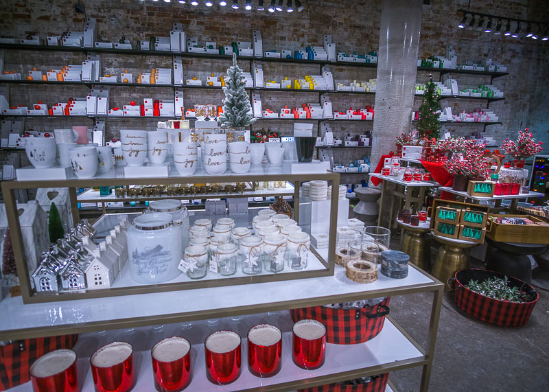 Toronto distillery district Christmas market - shops