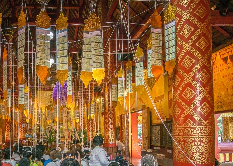 año nuevo chiang mai - templo interior