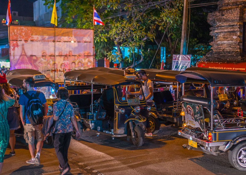 nový rok chiang mai - tuktuk