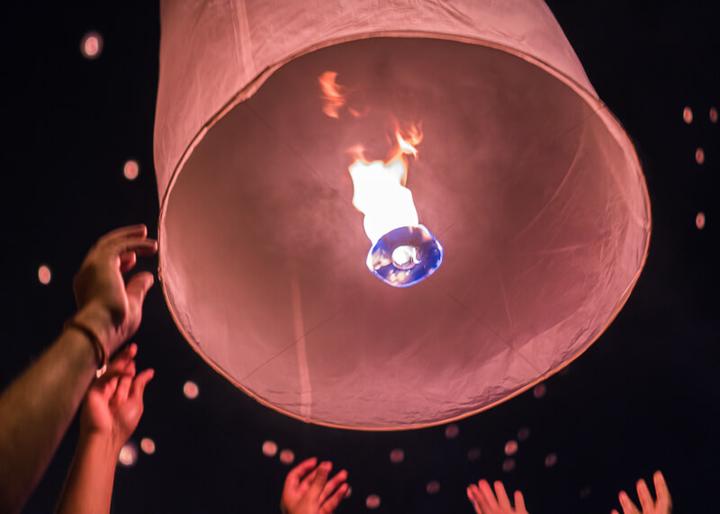 New year chiang mai - releasing lanterns