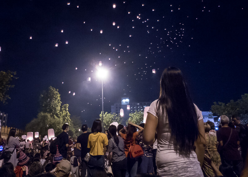 Nieuwjaar chiang mai - hemel gevuld met lantaarns