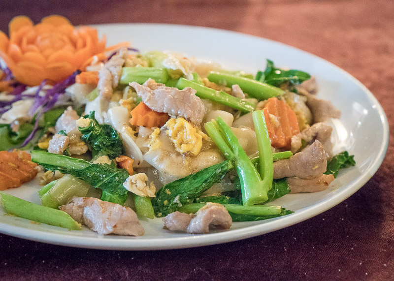 Why Cooking Love Chiang Mai Is So Popular | fried flat noodle with pork