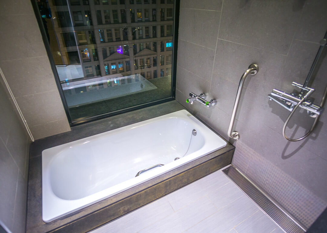 Aloft taipei zhongshan review - bathtub