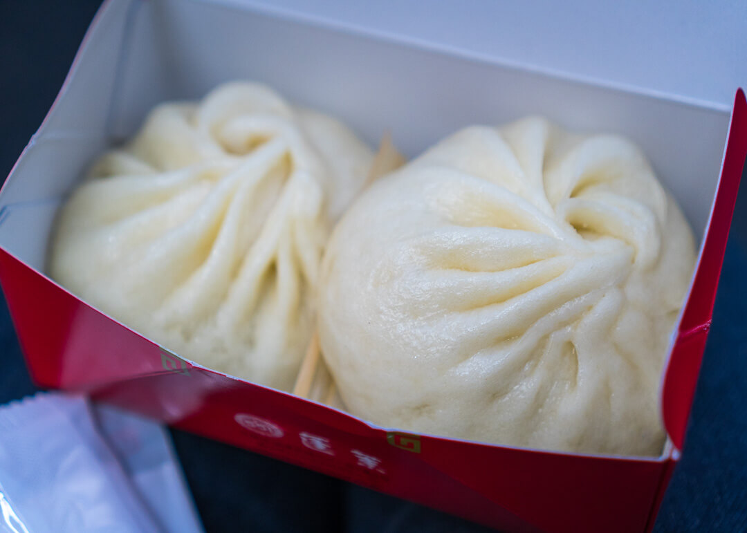 top things to do in Osaka Japan - 551 Horai buns