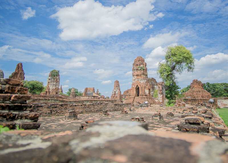 nomad living - sukhothai temples