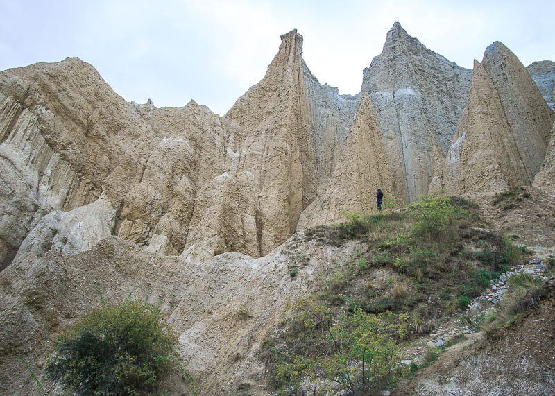 being a nomad - clay cliffs new zealand