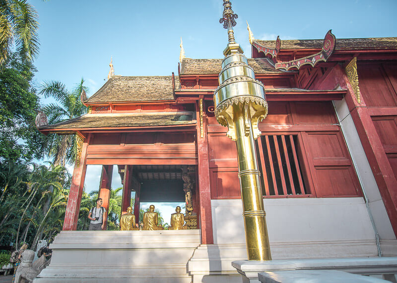 living in chiang mai thailand - wat pra singh