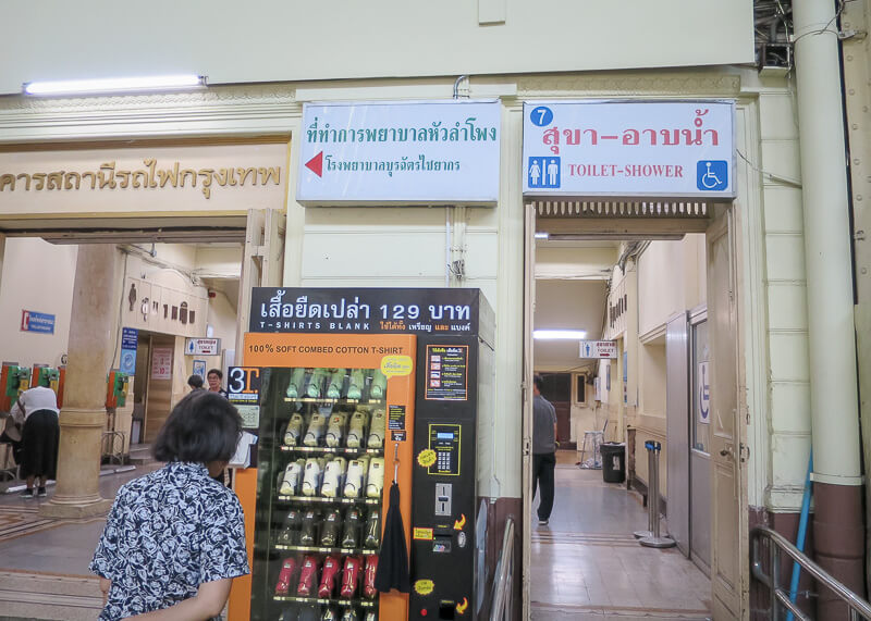 chiang mai to bangkok train - bangkok station bathrooms