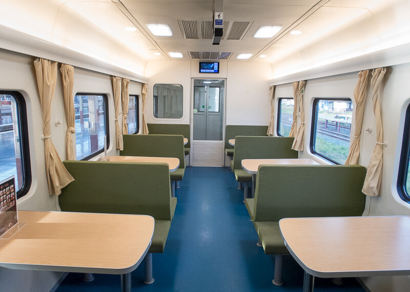 dining options on chiang mai to bangkok train