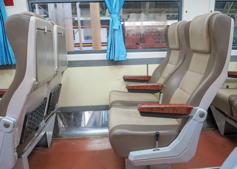 bangkok to ayutthaya train - seats on the train